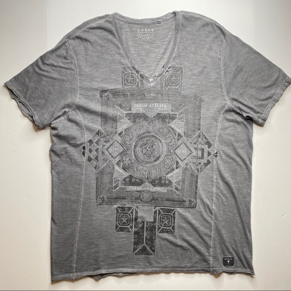 ♡ 5/$25 ♡ Guess Men’s V Neck Graphic T Shirt